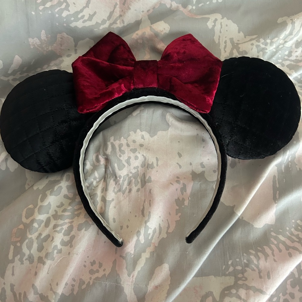 Small Shop velvet Minnie Mouse Ears